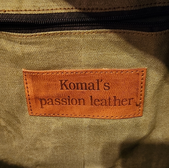 Komal's Passion Leather Weekender Duffel Bag - Picture 8 of 9